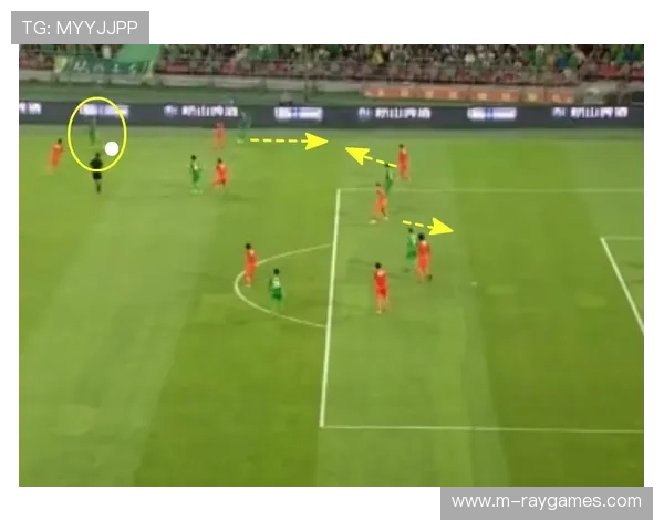 斯特拉斯堡高位逼抢战术奏效，梅斯防守漏洞频出