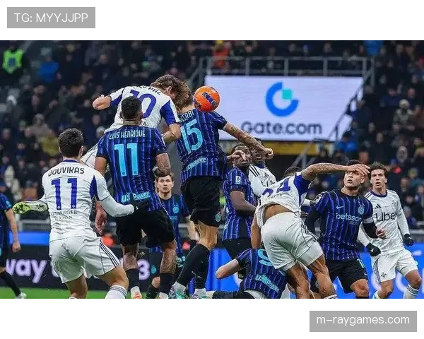 国际米兰对阵科莫意大利杯半决赛次回合，蓝黑军团双线作战